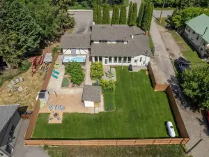 Luxurious 5,500 Sqft Home: 5 Br/5 Ba | Private Pool & Hot Tub | Steps to Beach