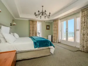 Charming Langebaan Holiday Home with Panoramic Views