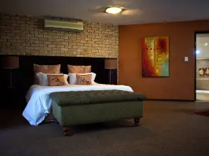 The Waterfront Country Lodge