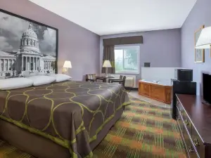 Super 8 by Wyndham Sweet Springs
