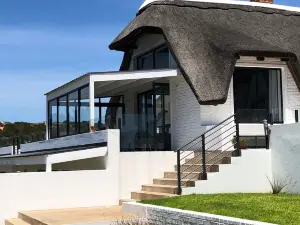 Karee Manor