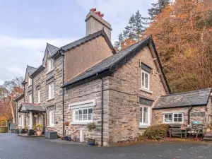Glyntwrog House