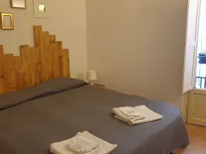 อพาร์ทเมนต์ที่ตั้งอยู่ใจกลางเมือง, ห่างเพียงไม่กี่ก้าวจากดูโอโมและโรงละคร, พร้อมระเบียง