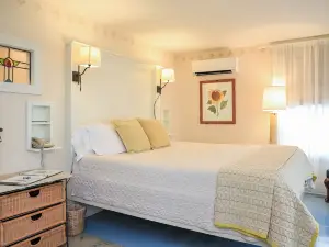 The Charlotte Hotel & Restaurant