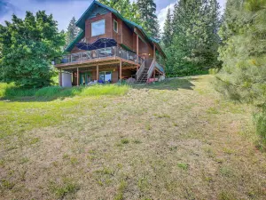 Pend Oreille Riverfront Cabin ~ 10 Mi to Newport!