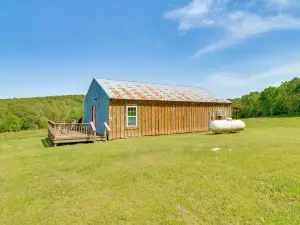Secluded Everton Retreat w/ Ozark Mountain Views!