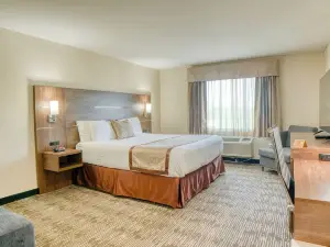 Evergreen Inn & Suites