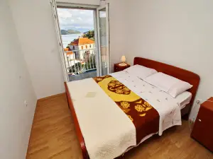 Apartments Nodilo - One Bedroom Apartment with Balcony and Sea View (Apt 1)