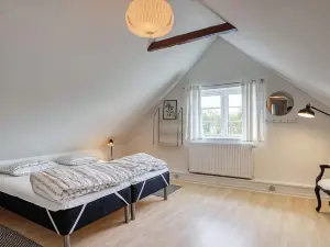 Cozy Vacation Home with Hot Tub