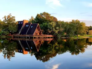 Lakefront A-Frame Cabin with Community Perks
