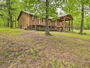 Spacious & Elegant Mountain View Cabin w/ Deck!