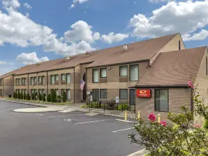 Econo Lodge & Suites Southern Pines