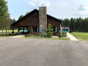 Alpine Lodge-Rome Away From Home- 5 minutes to Sand Valley