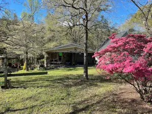 KONGS KAVE inside UWHARRIE NATIONAL FOREST on LAKE TILLERY