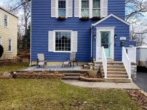 Backyard Park Access & Walking Distance Downtown Valpo