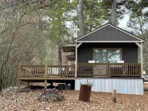 NEW LISTING! Tiny home with Lake views! Perfect for couples and small families!