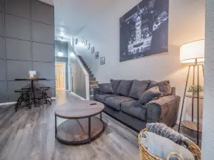 Skylight on the Square- Comfort in a prime location!