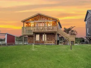 Romantic Couples Beach Getaway-2 Bedroom Cottage-Short Walk To Beach