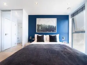 Top Floor Apt - 2 Bed/2 Bath + Private Balcony