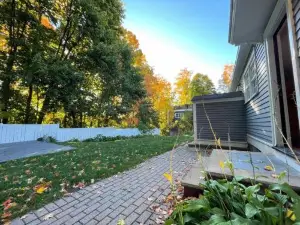 Phillips Academy Andover Two-Bedroom Apartment and Free Parking