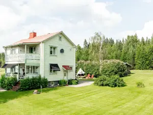 Guestrooms at Forest Family Home