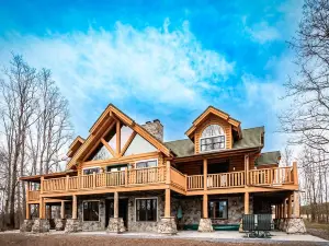 Lakeside- Mountain View Lodge on Lake Champlain in delightful Bridport