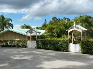 ฮิลล์ท็อป ไฮด์อะเวย์