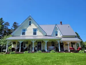 Clinton Pond Bed and Breakfast
