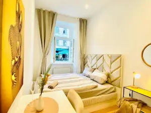 Comfy and Scenic 4BR Stay in Ottakring