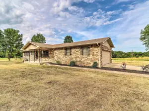 Charming Mountain Home Getaway w/ Gas Grill!