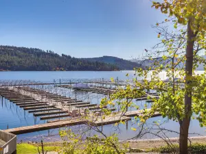 The InnLet - Comfy Cabin by Conkling Marina