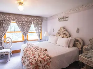 The Inn at Woodsong Acres