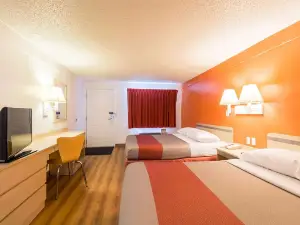 Travelodge by Wyndham Essington / Philadelphia Airport