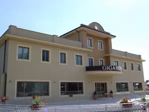 Giga Hotel