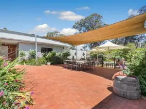 Heathcote Holiday Farmstay 5-BRM Villa with Pool BBQ