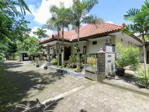 RedDoorz Near Museum Gunung Merapi