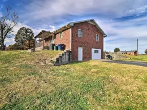 Sage Green Home w/ Wet Bar, 5 Mi to Lake!