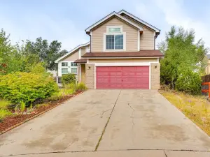 Fountain Retreat with Private Hot Tub and Fire Pit