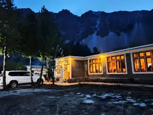 Passu Tourist Lodge