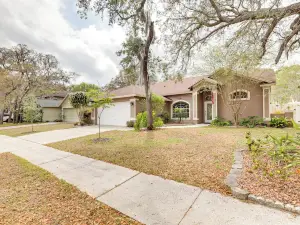 Pet-Friendly Valrico Vacation Home w/ Lanai!