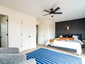 THE DRAKE ON LAKE AVALON near the Oz trails