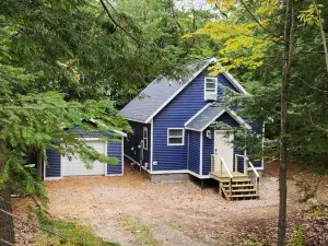 Adorable Cottage - Lake Huron Access - Within the tall Northern Michigan trees!