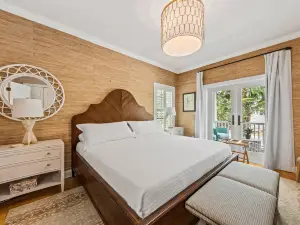 Charming Retreat with Outdoor Shower and Screened Porch - Serene Escape