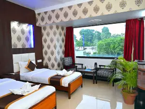 Hotel Rajhans International