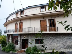 阿格瑞安尼斯陽台酒店