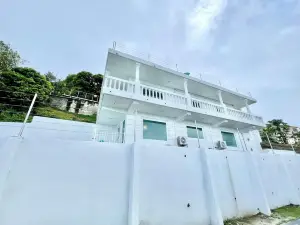 5 Bed Ocean View w private Pool one of best beaches less than 1.1 mile from Home