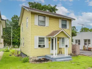 3 Mi to Dtwn: Dog-friendly Retreat in Dayton