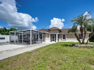 Fire Table & Home Gym: Secluded Naples Home