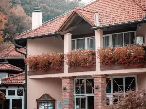 Hotel & Restaurant Se-Mi