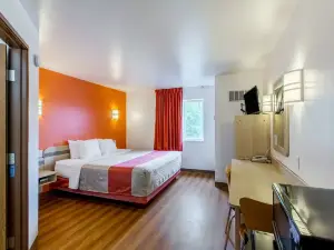 Motel 6 Baraboo, WI - Lake Delton